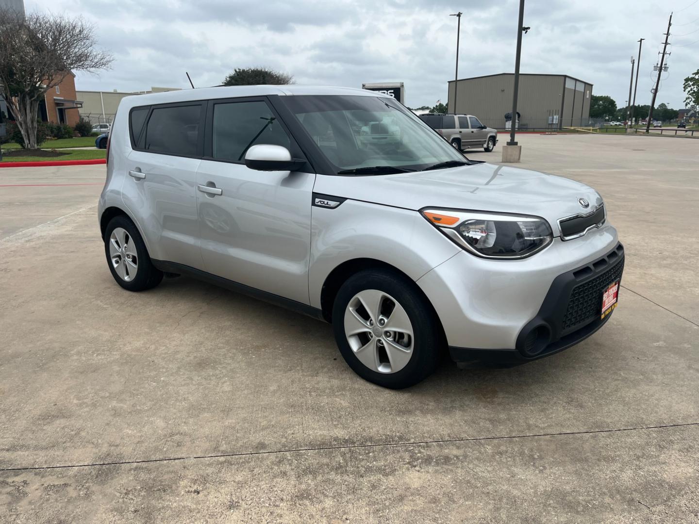 2016 SILVER /black Kia Soul Base 6A (KNDJN2A28G7) with an 1.6L L4 DOHC 16V engine, 6A transmission, located at 14700 Tomball Parkway 249, Houston, TX, 77086, (281) 444-2200, 29.928619, -95.504074 - Photo#0